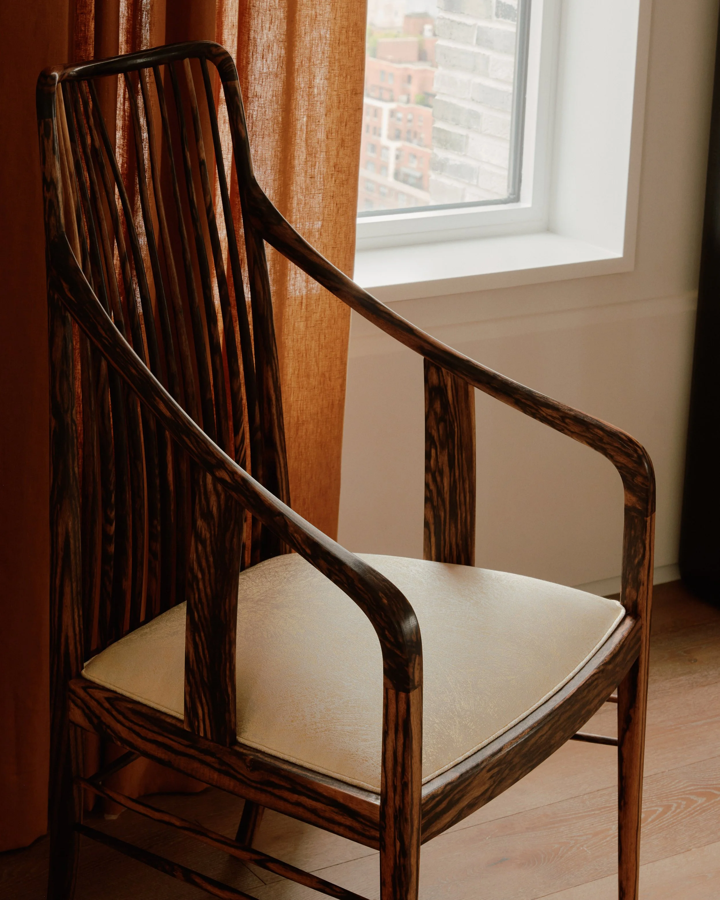 Black Persimmon Chair by Toshio Tokunaga Radno̲r — Radnor